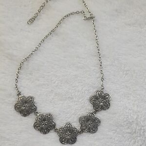 Silver Floral Five-Petal Necklace - Elegant Silver Flower Accent